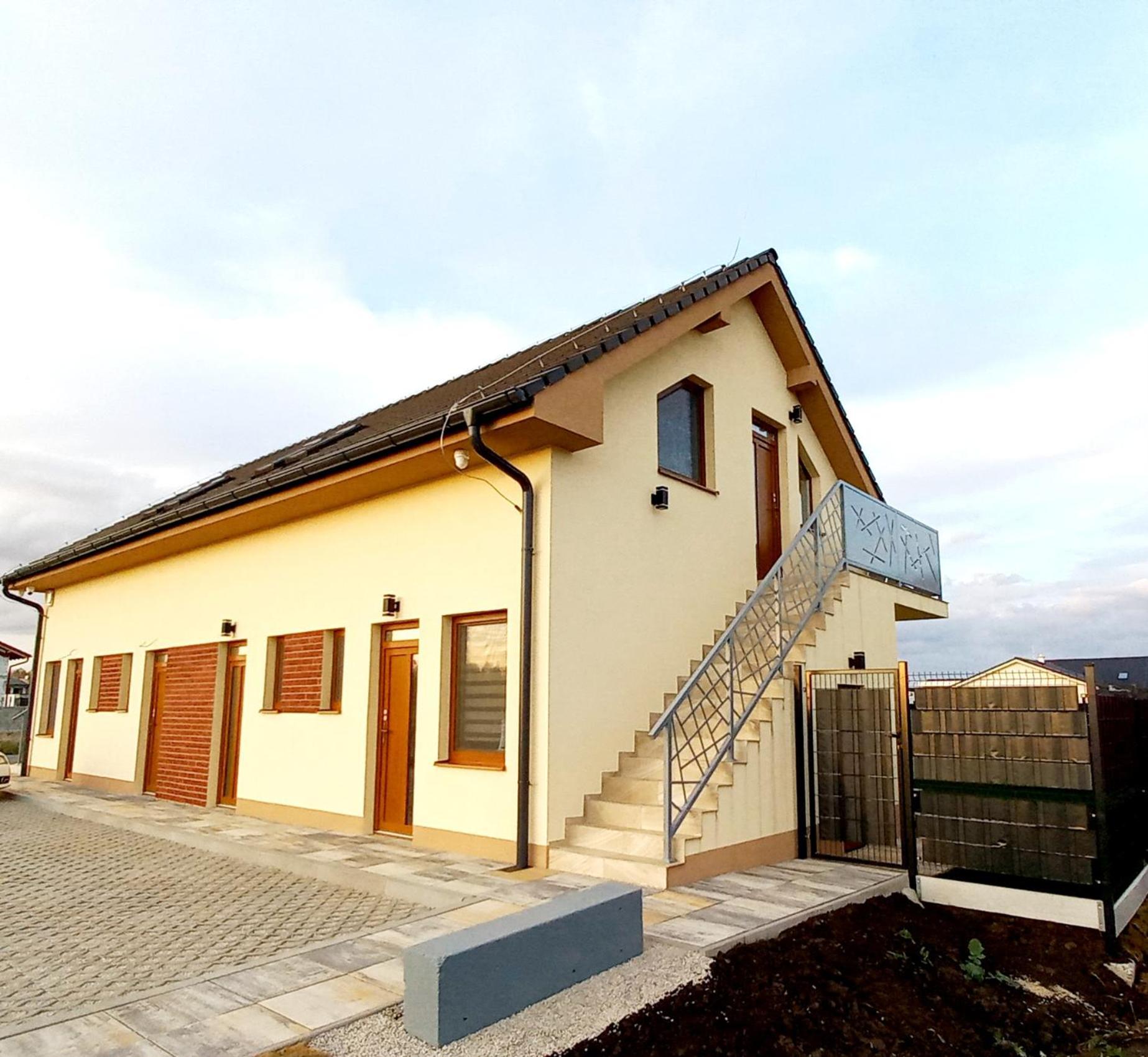 Ahoy Relax Apartmany Nesvady Ngoại thất bức ảnh